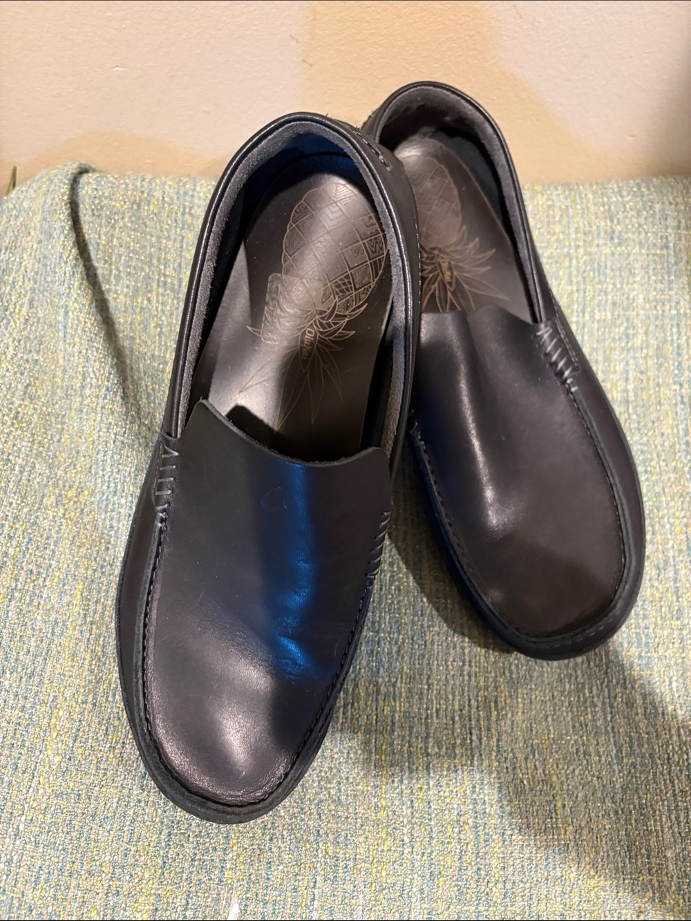 OluKai Men’s Kulana Slip-On leather Loafer — Black - Picture 2 of 8